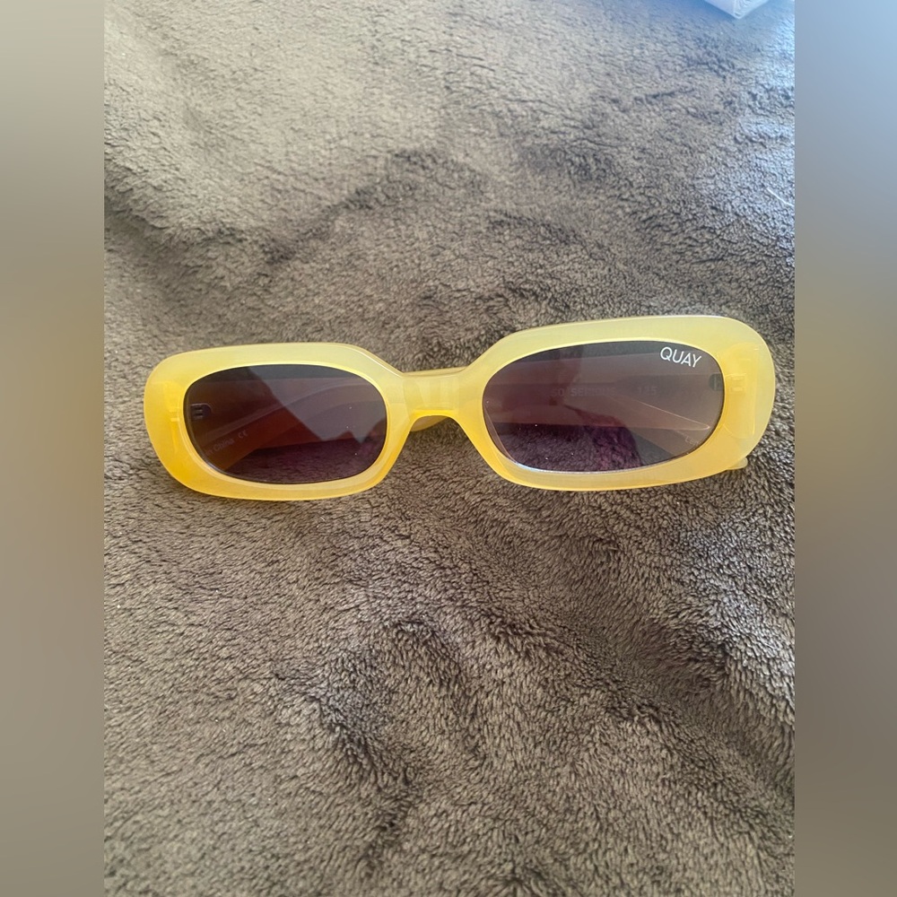 QUAY PARIS SO SERIOUS YELLOW SMOKE SUNGLASSES 😎 - Picture 9 of 10